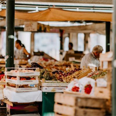 Mostra mercato Natale in piazza Garibaldi a Castelfranco Emilia foto 